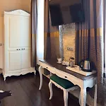 Marina Hotel *