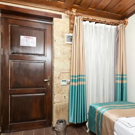 Marina Hotel *