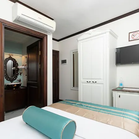 Marina Hotel