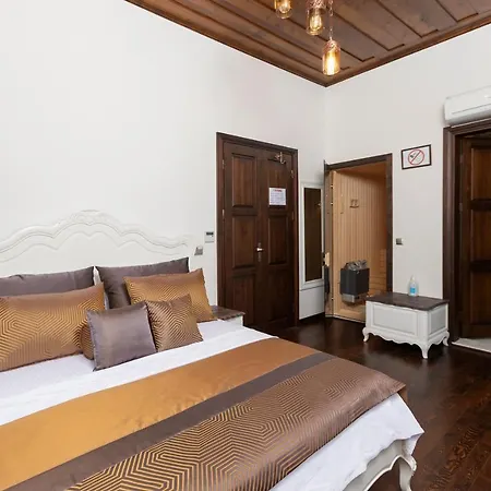 Marina Hotel *