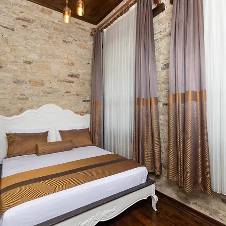 Marina Hotel *