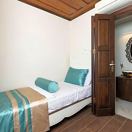 Marina Hotel